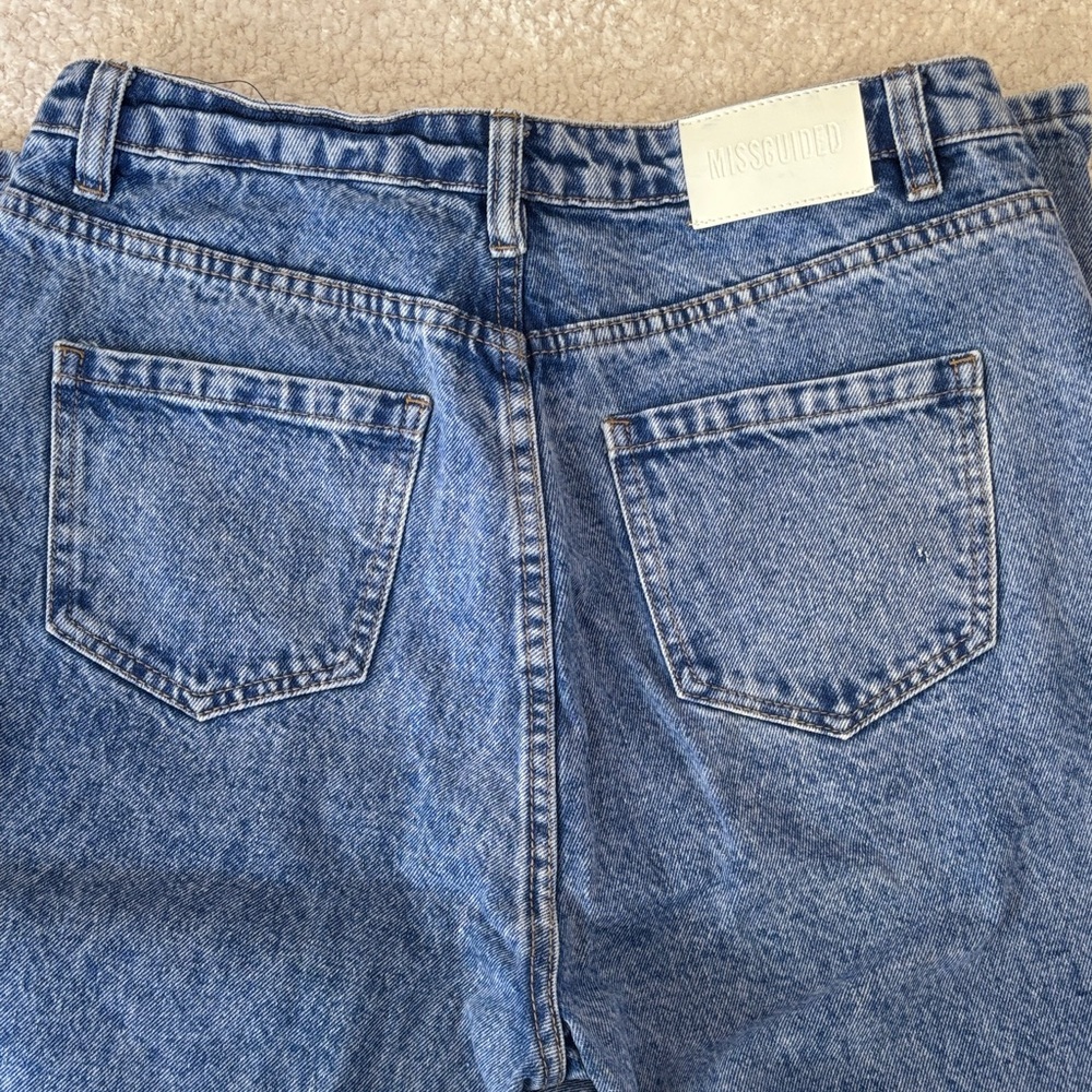 Missguided Blue High Rise Mom Jeans - Picture 3 of 6